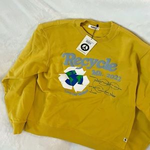 MADHAPPY RECYCLE CREWNECK